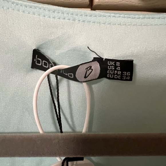 A Boohoo dress in size 4 NWT - Picture 4 of 8